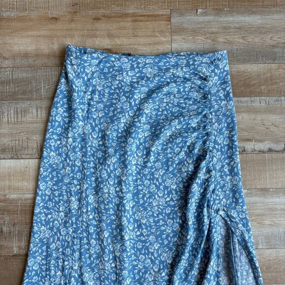 Reformation Grazie Skirt in Clio Blue Floral Size 4 - Picture 4 of 8